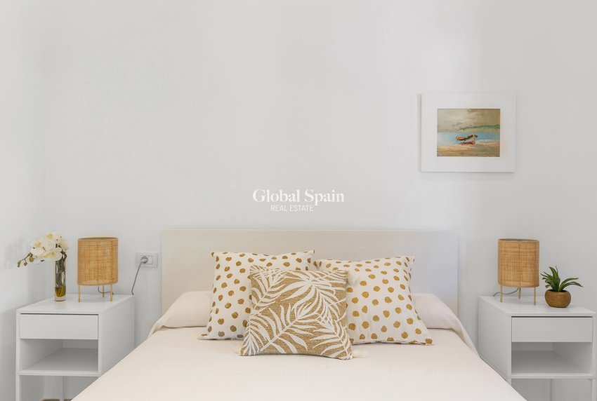 Odsprzedaż - Willa -
ORIHUELA COSTA - Punta Prima