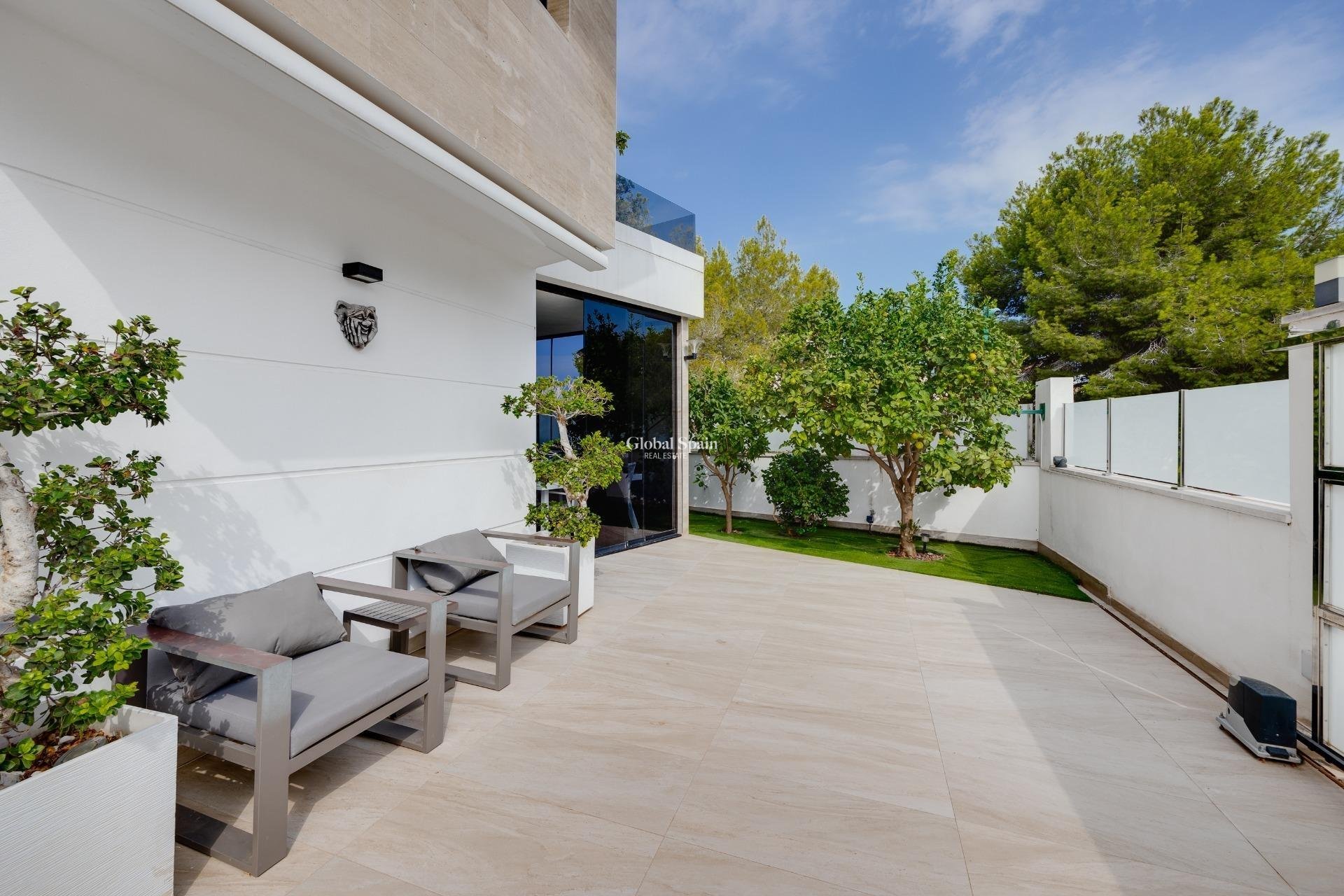 Odsprzedaż - Willa -
ORIHUELA COSTA - VILLAMARTÍN