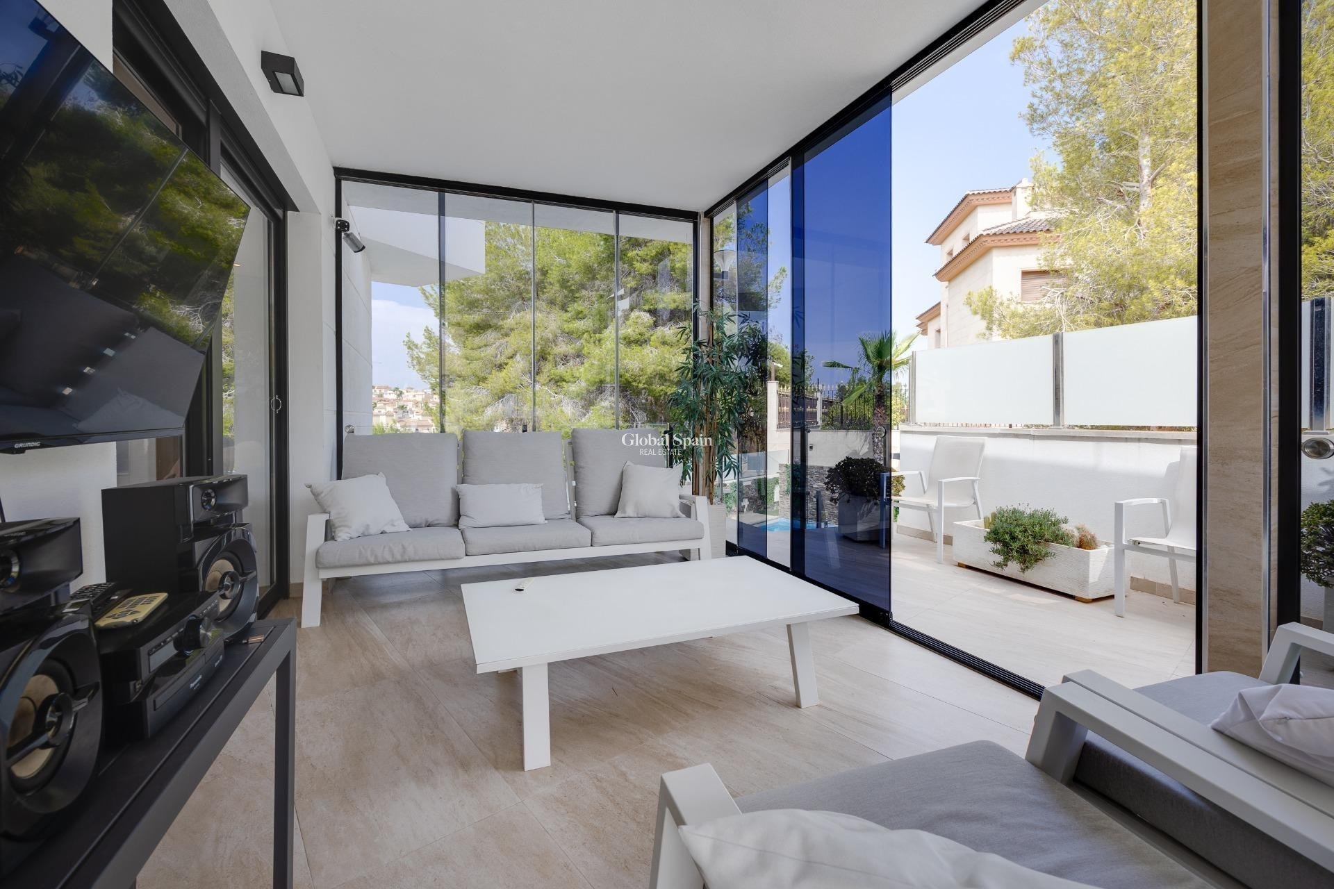 Odsprzedaż - Willa -
ORIHUELA COSTA - VILLAMARTÍN