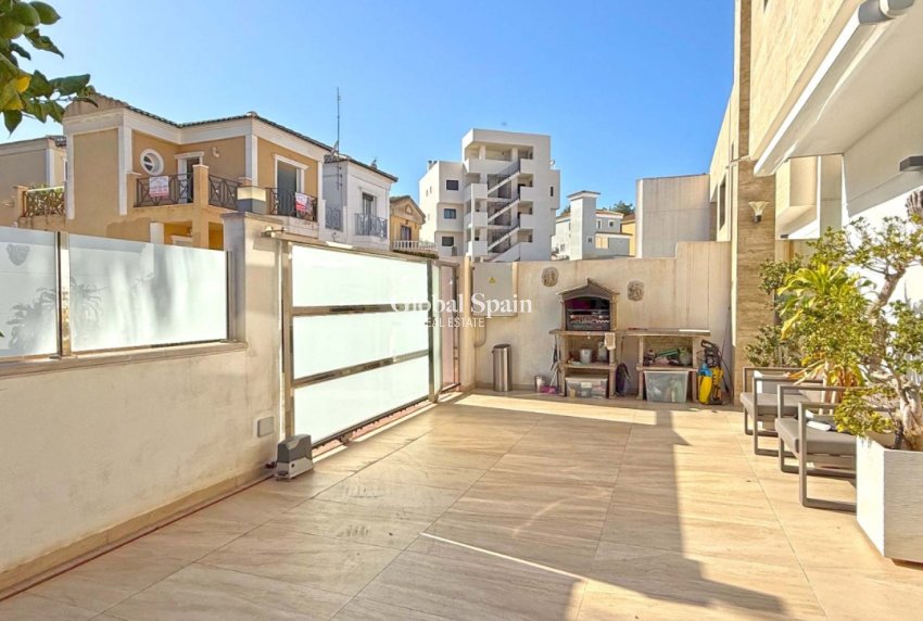 Odsprzedaż - Willa -
ORIHUELA COSTA - VILLAMARTÍN