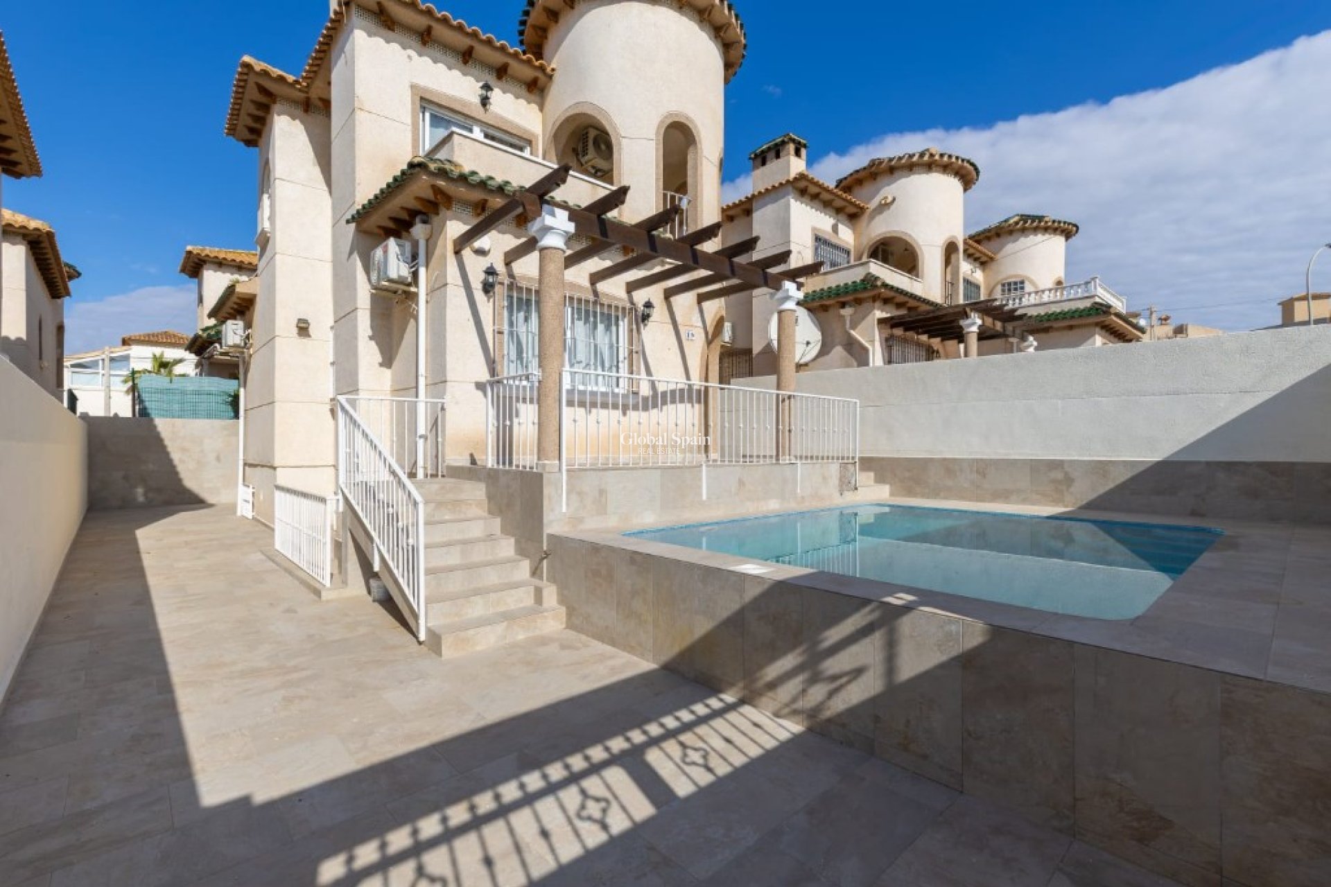 Odsprzedaż - Willa -
ORIHUELA COSTA - VILLAMARTÍN