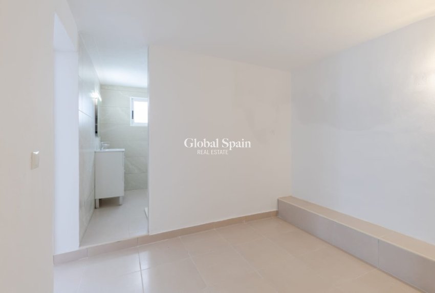 Odsprzedaż - Willa -
ORIHUELA COSTA - VILLAMARTÍN