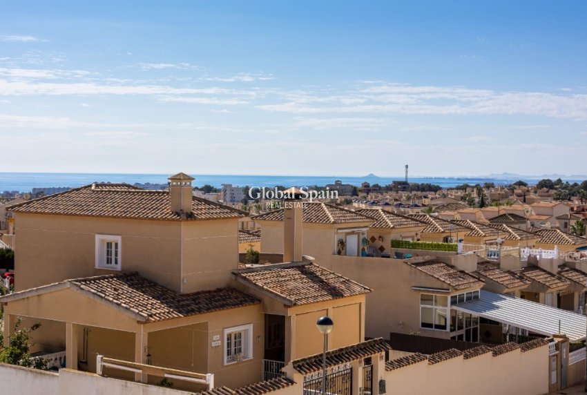 Odsprzedaż - Willa -
ORIHUELA COSTA - VILLAMARTÍN