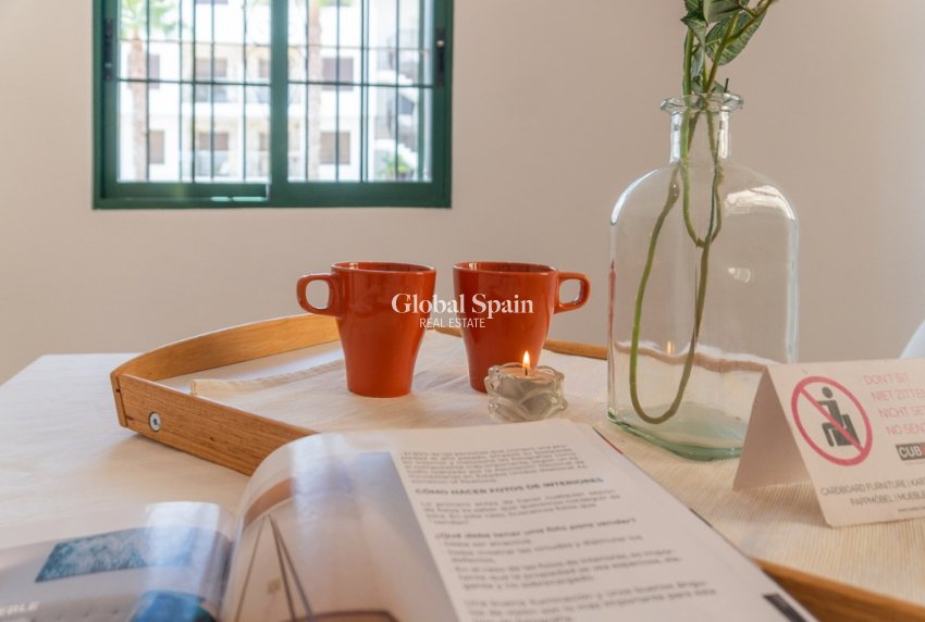 Odsprzedaż - Willa -
ORIHUELA COSTA - VILLAMARTÍN