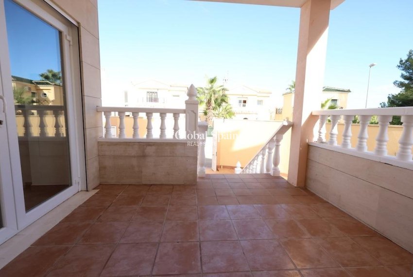 Odsprzedaż - WILLA  -
ORIHUELA COSTA - VILLAMARTÍN