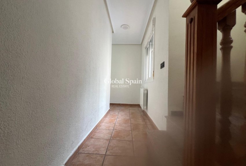 Odsprzedaż - WILLA  -
ORIHUELA COSTA - VILLAMARTÍN