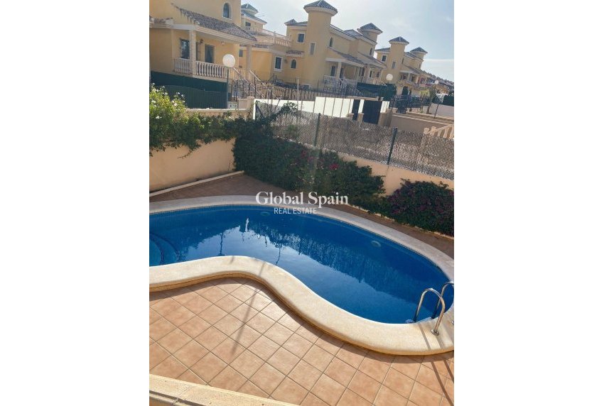 Odsprzedaż - WILLA  -
ORIHUELA COSTA - VILLAMARTÍN