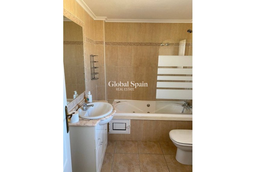 Odsprzedaż - WILLA  -
ORIHUELA COSTA - VILLAMARTÍN