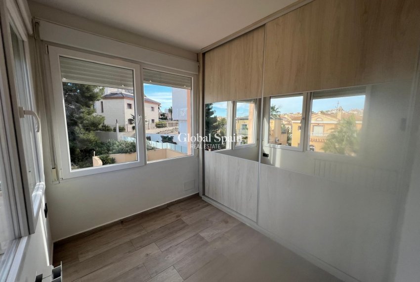 Odsprzedaż - WILLA  -
ORIHUELA COSTA - VILLAMARTÍN