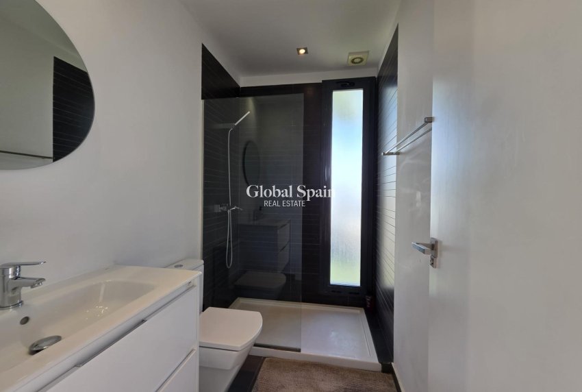 Odsprzedaż - WILLA  -
ORIHUELA COSTA - VILLAMARTÍN