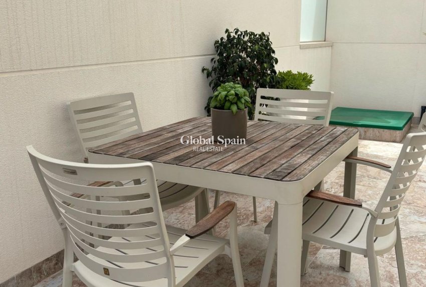 Odsprzedaż - WILLA  -
ORIHUELA COSTA - VILLAMARTÍN