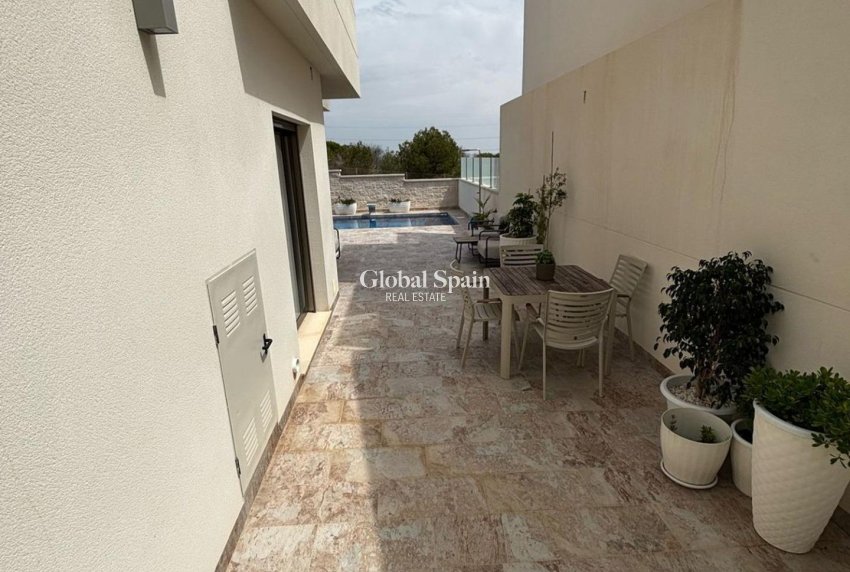 Odsprzedaż - WILLA  -
ORIHUELA COSTA - VILLAMARTÍN