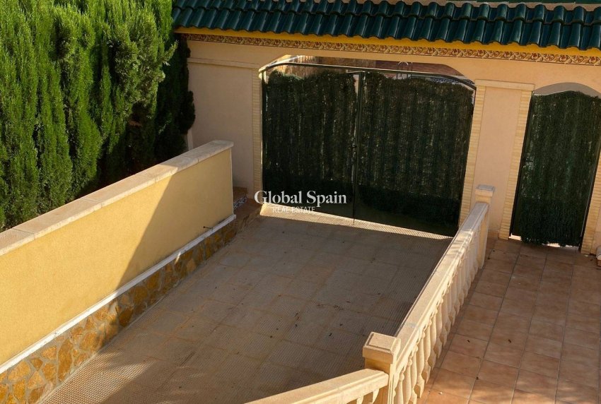 Odsprzedaż - WILLA  -
ORIHUELA COSTA - VILLAMARTÍN