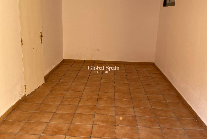 Odsprzedaż - WILLA  -
ORIHUELA COSTA - VILLAMARTÍN