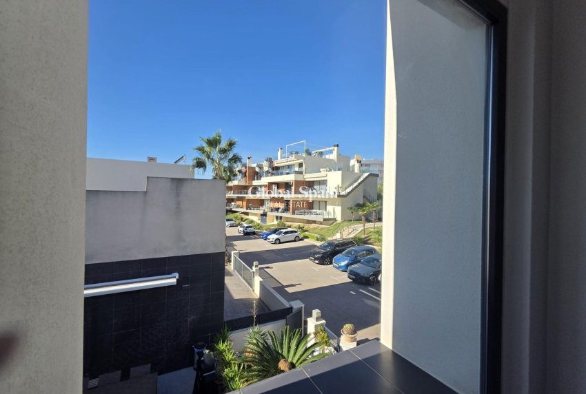 Odsprzedaż - WILLA  -
ORIHUELA COSTA - VILLAMARTÍN