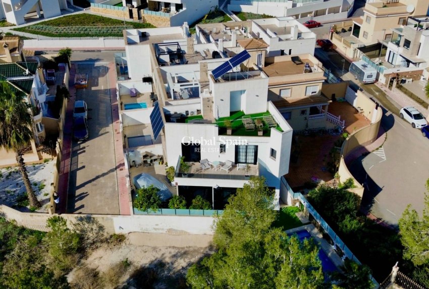 Odsprzedaż - WILLA  -
ORIHUELA COSTA - VILLAMARTÍN