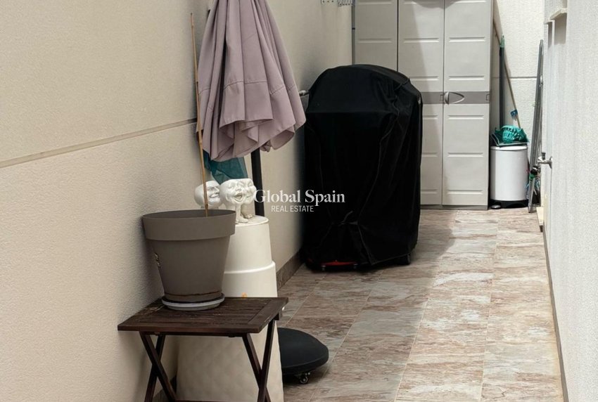 Odsprzedaż - WILLA  -
ORIHUELA COSTA - VILLAMARTÍN