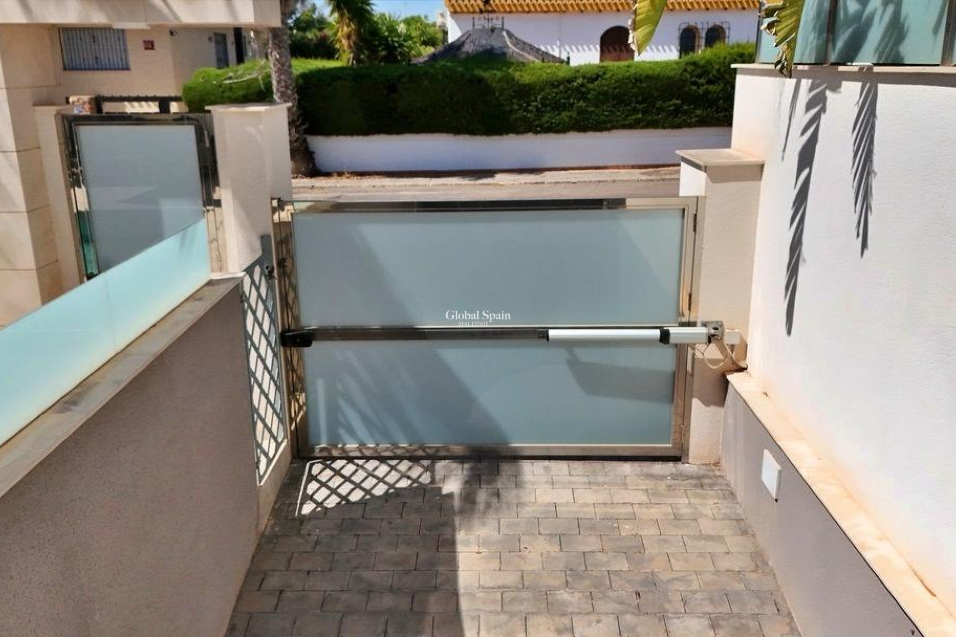 Odsprzedaż - WILLA  -
ORIHUELA COSTA - VILLAMARTÍN