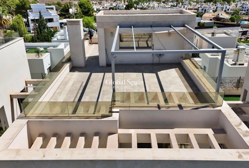 Odsprzedaż - WILLA  -
ORIHUELA COSTA - VILLAMARTÍN