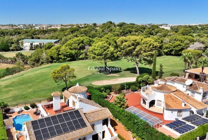 Odsprzedaż - WILLA  -
ORIHUELA COSTA - VILLAMARTÍN