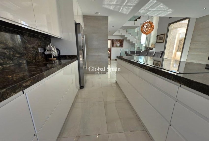 Odsprzedaż - WILLA  -
ORIHUELA COSTA - VILLAMARTÍN