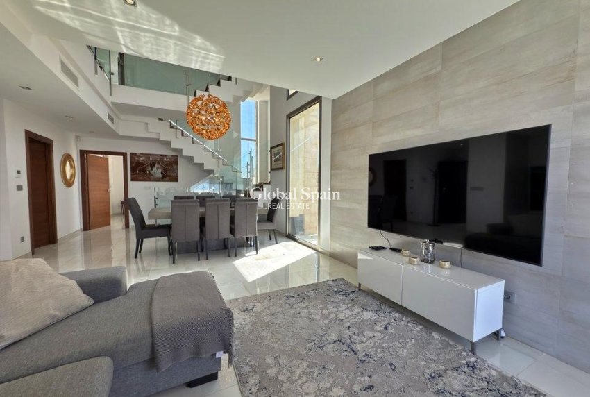 Odsprzedaż - WILLA  -
ORIHUELA COSTA - VILLAMARTÍN