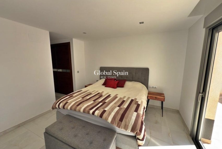 Odsprzedaż - WILLA  -
ORIHUELA COSTA - VILLAMARTÍN