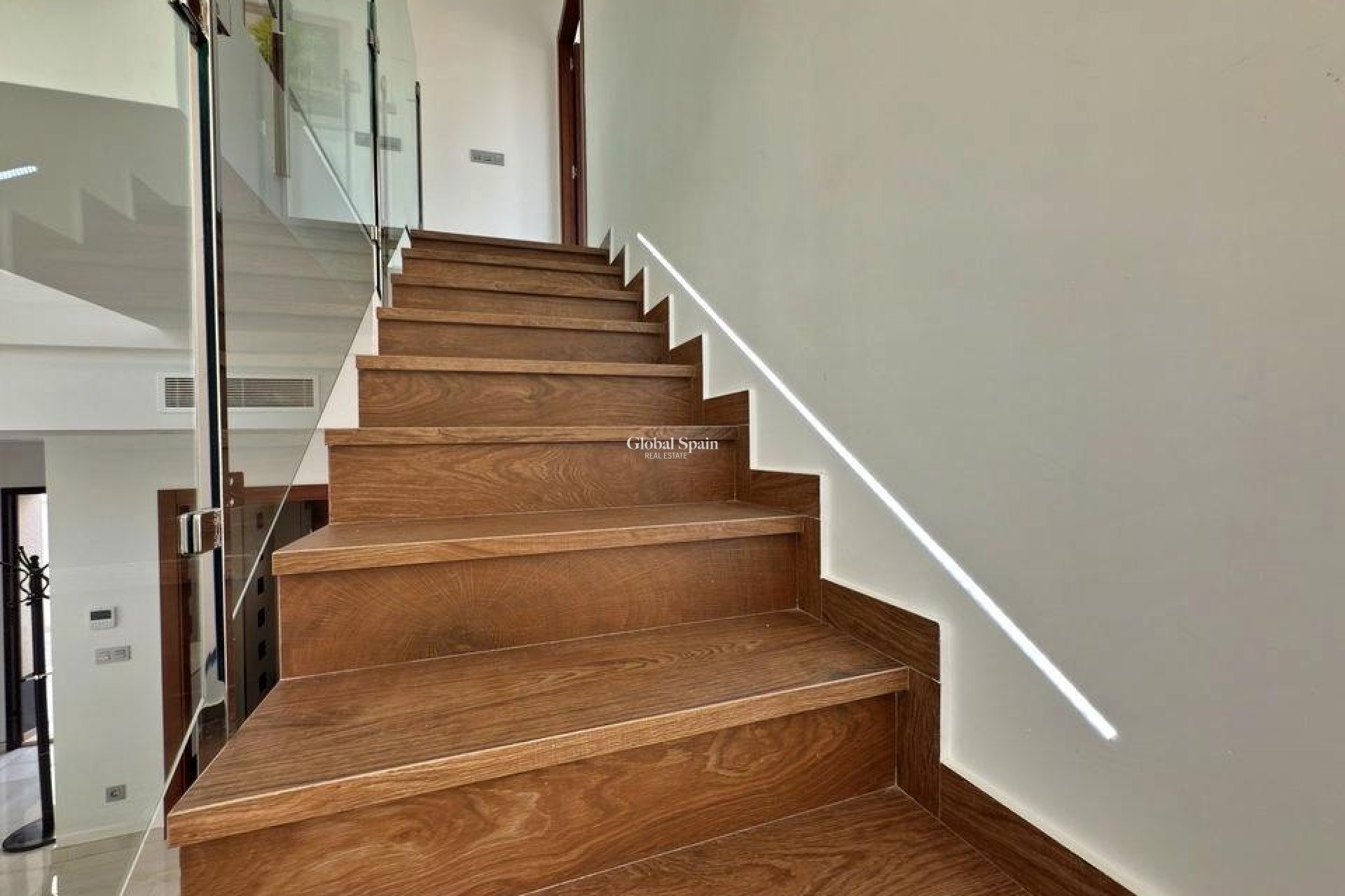 Odsprzedaż - WILLA  -
ORIHUELA COSTA - VILLAMARTÍN