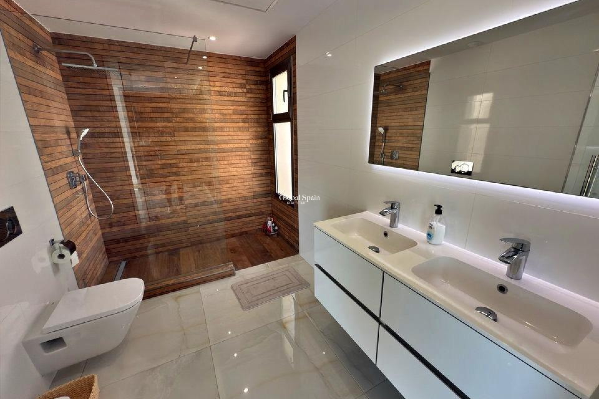 Odsprzedaż - WILLA  -
ORIHUELA COSTA - VILLAMARTÍN