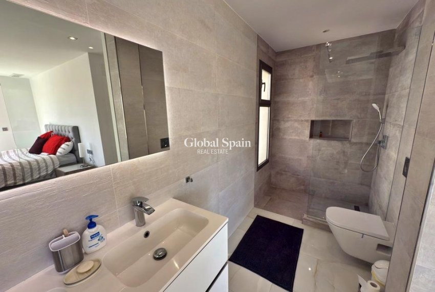 Odsprzedaż - WILLA  -
ORIHUELA COSTA - VILLAMARTÍN