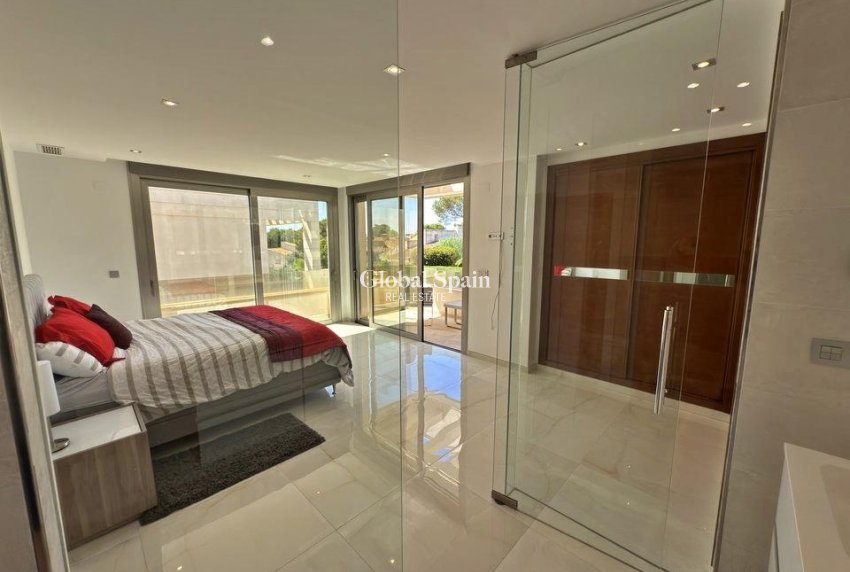 Odsprzedaż - WILLA  -
ORIHUELA COSTA - VILLAMARTÍN