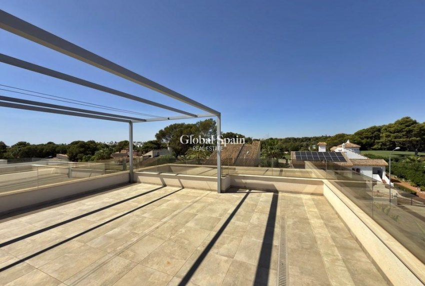 Odsprzedaż - WILLA  -
ORIHUELA COSTA - VILLAMARTÍN