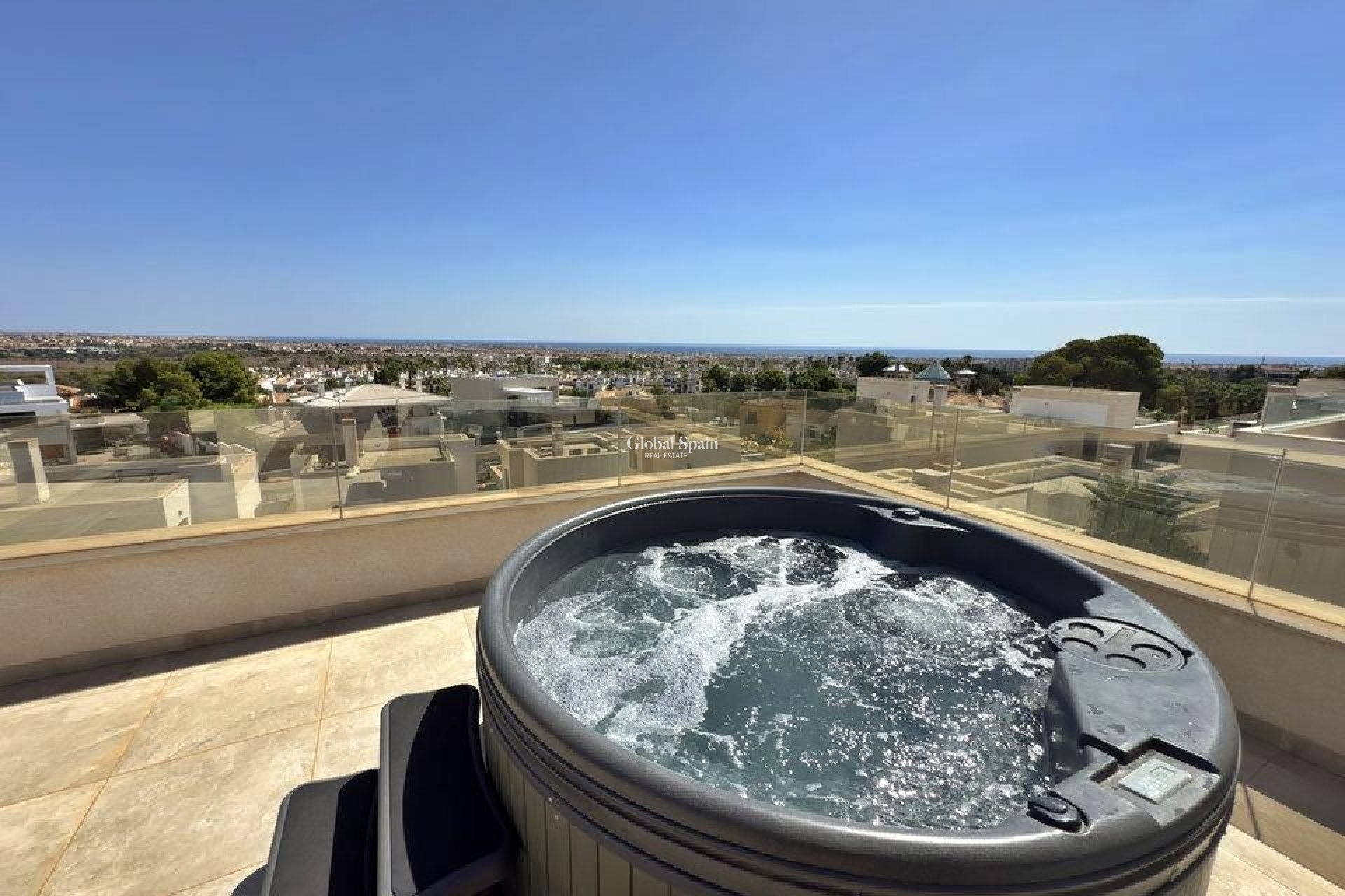 Odsprzedaż - WILLA  -
ORIHUELA COSTA - VILLAMARTÍN