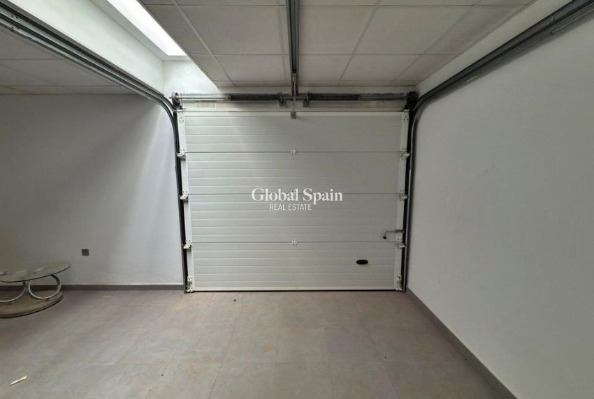 Odsprzedaż - WILLA  -
ORIHUELA COSTA - VILLAMARTÍN