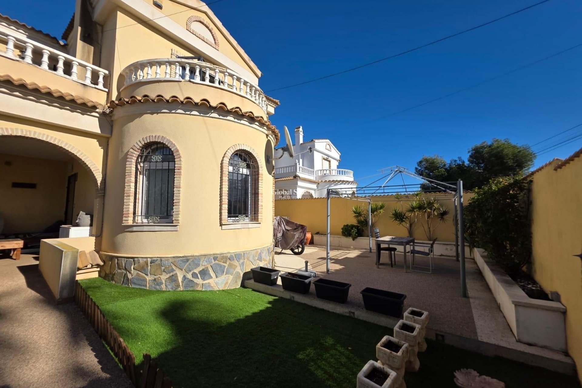 Odsprzedaż - WILLA  -
ORIHUELA COSTA - VILLAMARTÍN