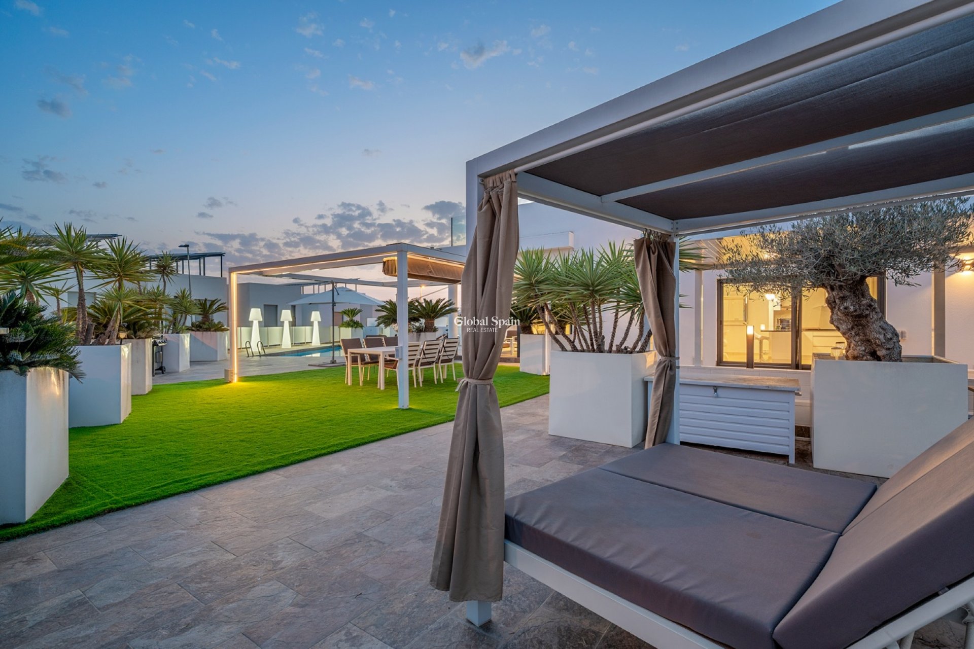 Odsprzedaż - WILLA  -
ORIHUELA COSTA - VILLAMARTÍN