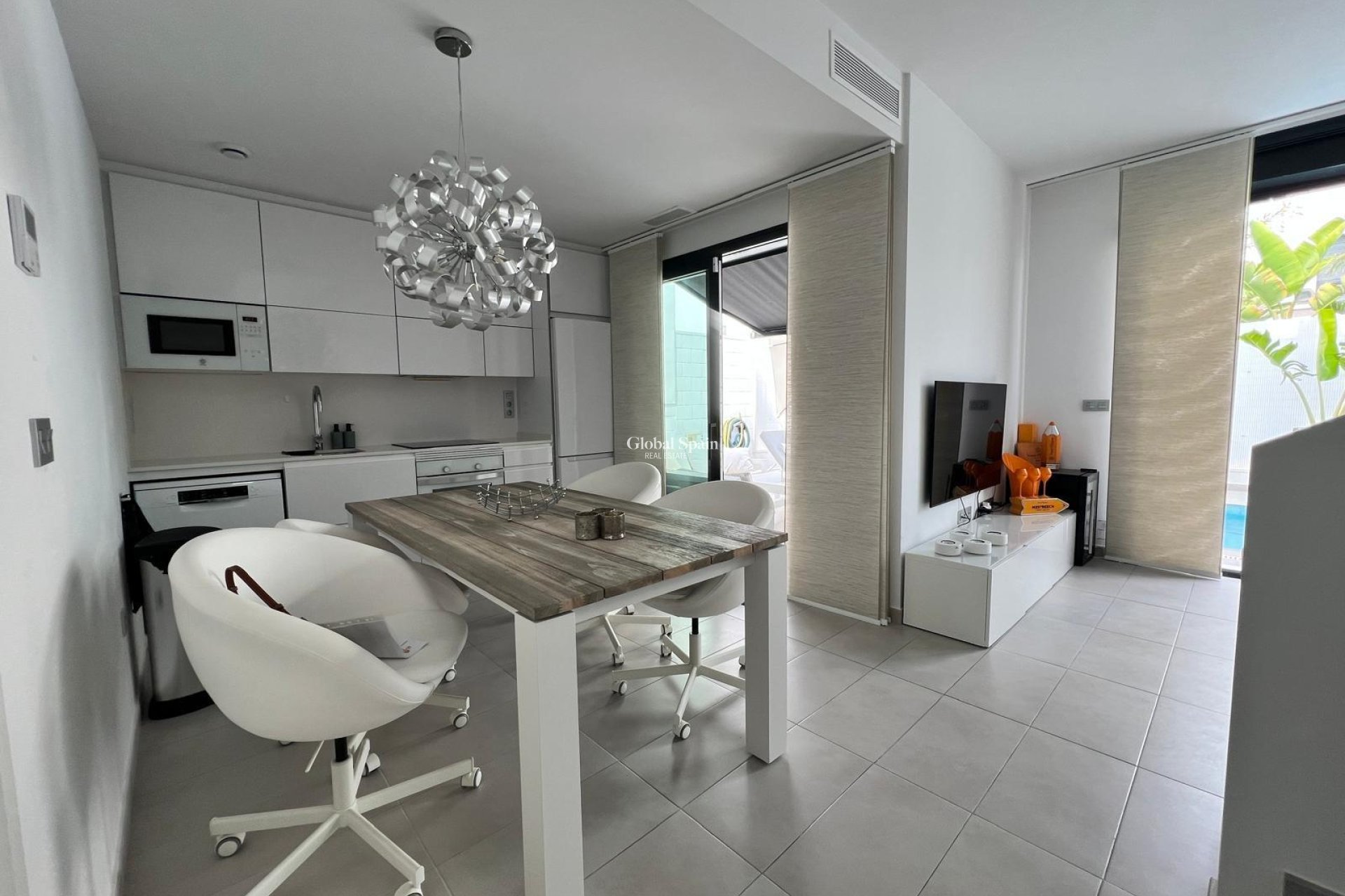 Odsprzedaż - WILLA  -
ORIHUELA COSTA - VILLAMARTÍN