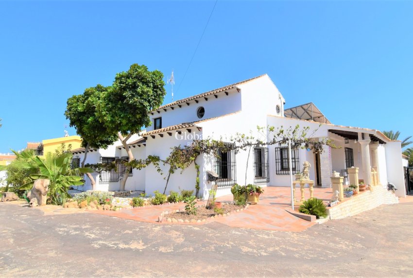 Odsprzedaż - WILLA  -
Orihuela Costa - Villamartin