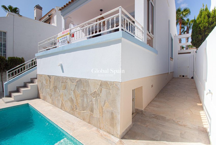 Odsprzedaż - WILLA  -
ORIHUELA COSTA - VILLAMARTÍN