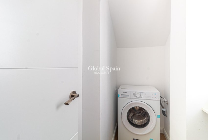 Odsprzedaż - WILLA  -
ORIHUELA COSTA - VILLAMARTÍN