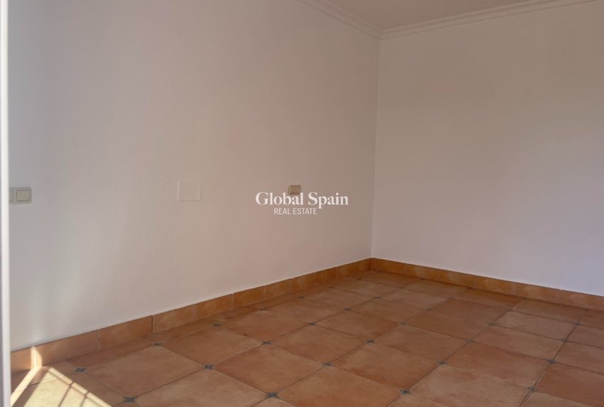 Odsprzedaż - Willa -
ORIHUELA COSTA - VILLAMARTÍN