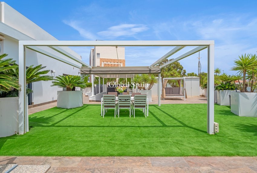 Odsprzedaż - Willa -
ORIHUELA COSTA - VILLAMARTÍN