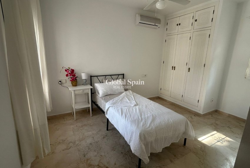 Odsprzedaż - WILLA  -
ORIHUELA COSTA - 