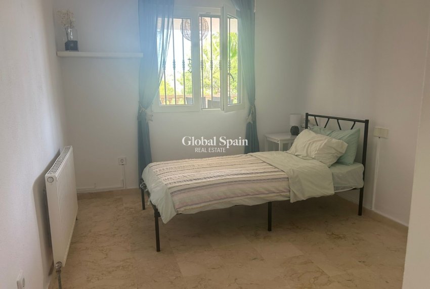 Odsprzedaż - WILLA  -
ORIHUELA COSTA - 