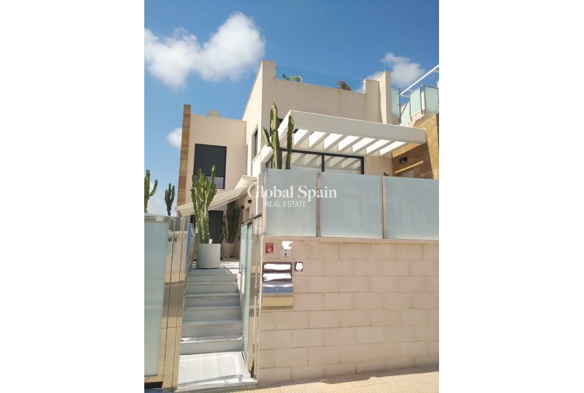 Odsprzedaż - WILLA  -
ORIHUELA COSTA - 