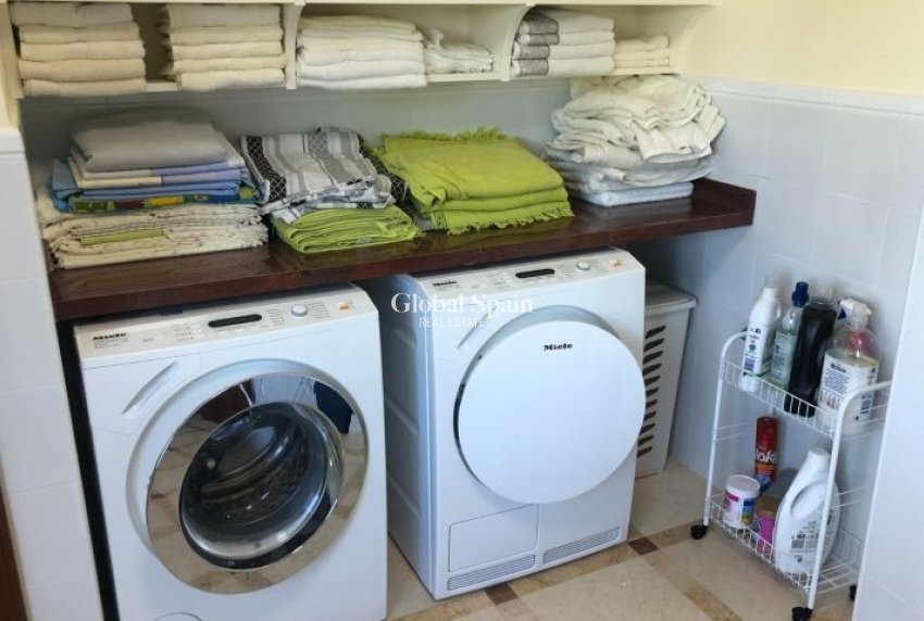 Odsprzedaż - WILLA  -
ORIHUELA COSTA - 