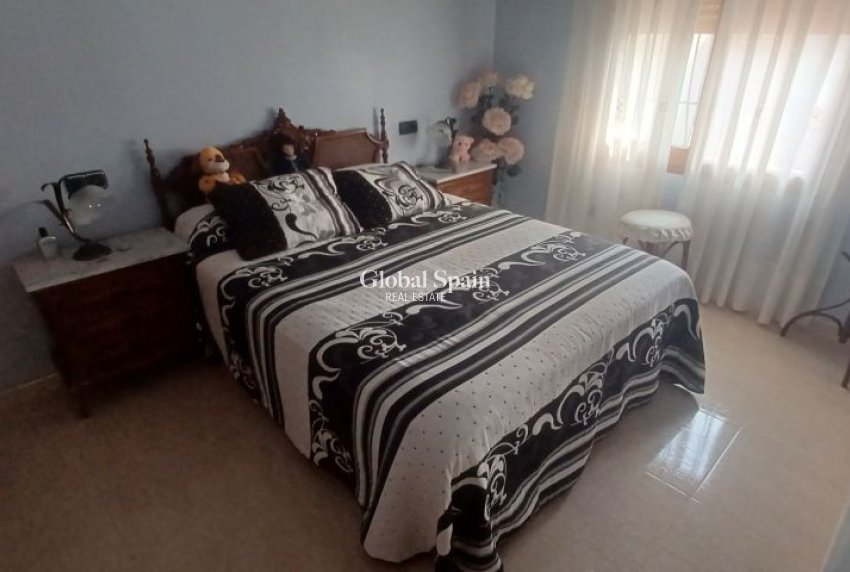 Odsprzedaż - WILLA  -
ORIHUELA COSTA - 