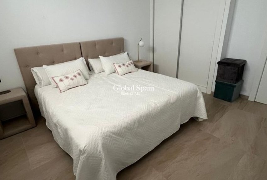 Odsprzedaż - WILLA  -
ORIHUELA COSTA - 