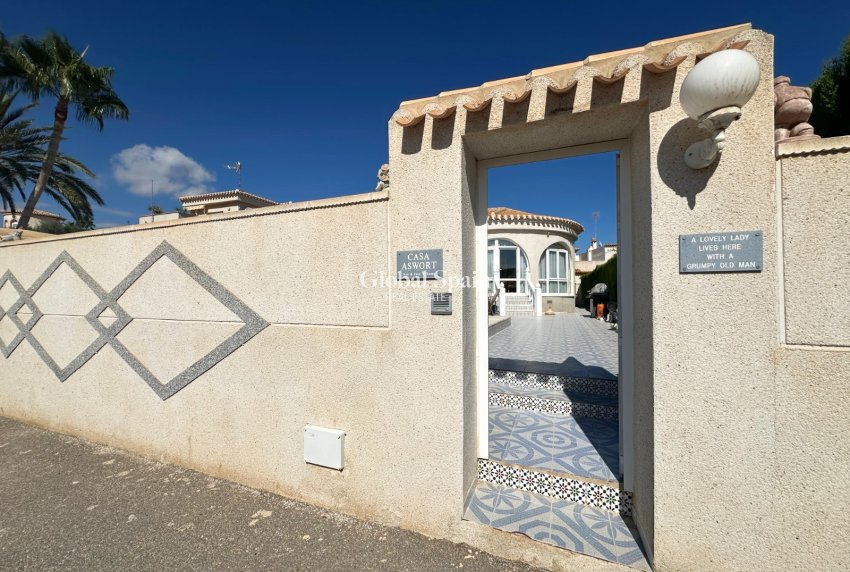 Odsprzedaż - WILLA  -
ORIHUELA COSTA - 