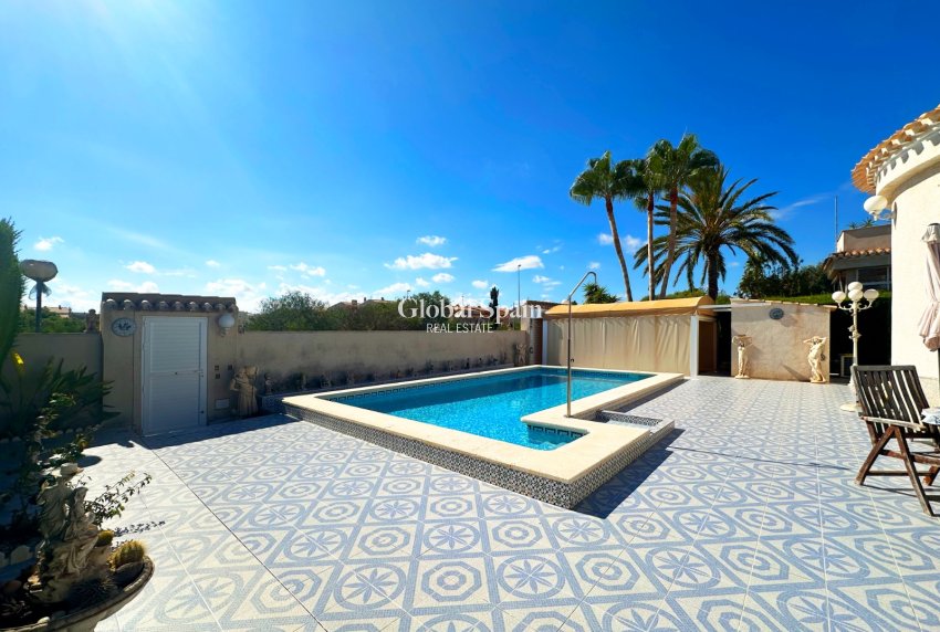 Odsprzedaż - WILLA  -
ORIHUELA COSTA - 